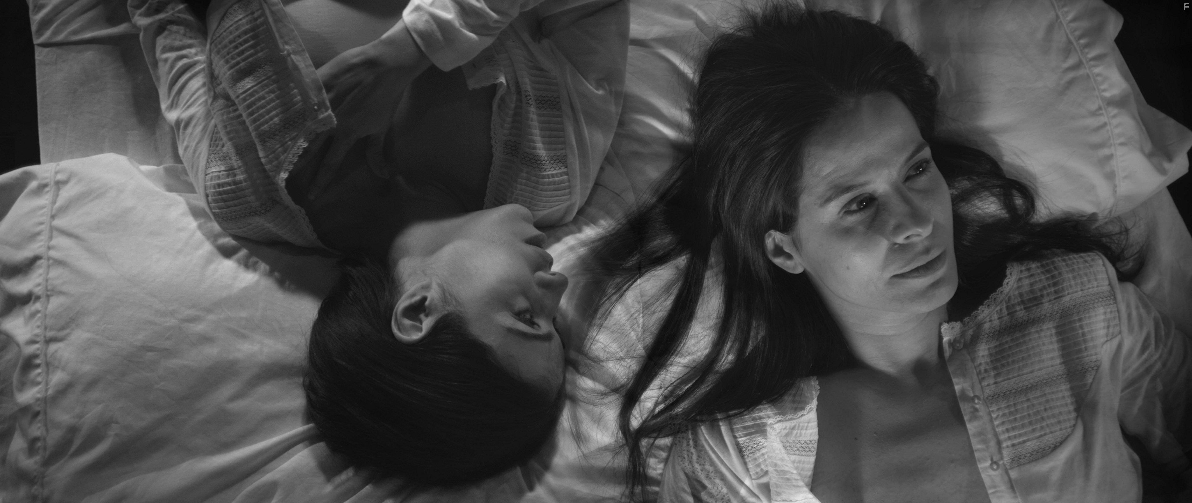 Arcelia Ramrez and Olga Segura in Vernica (2017)