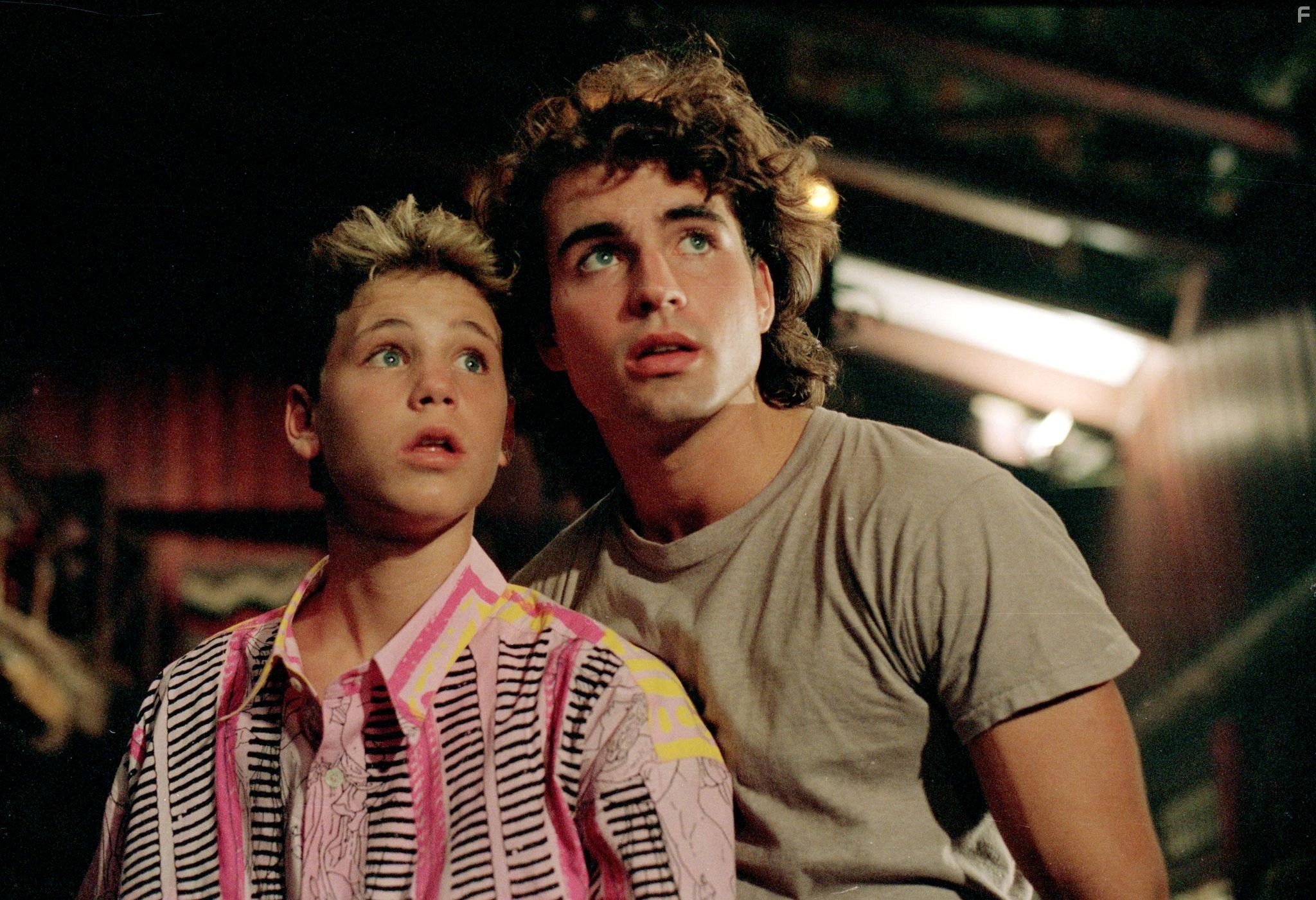 Corey Haim and Jason Patric in Пропащие ребята (1987)