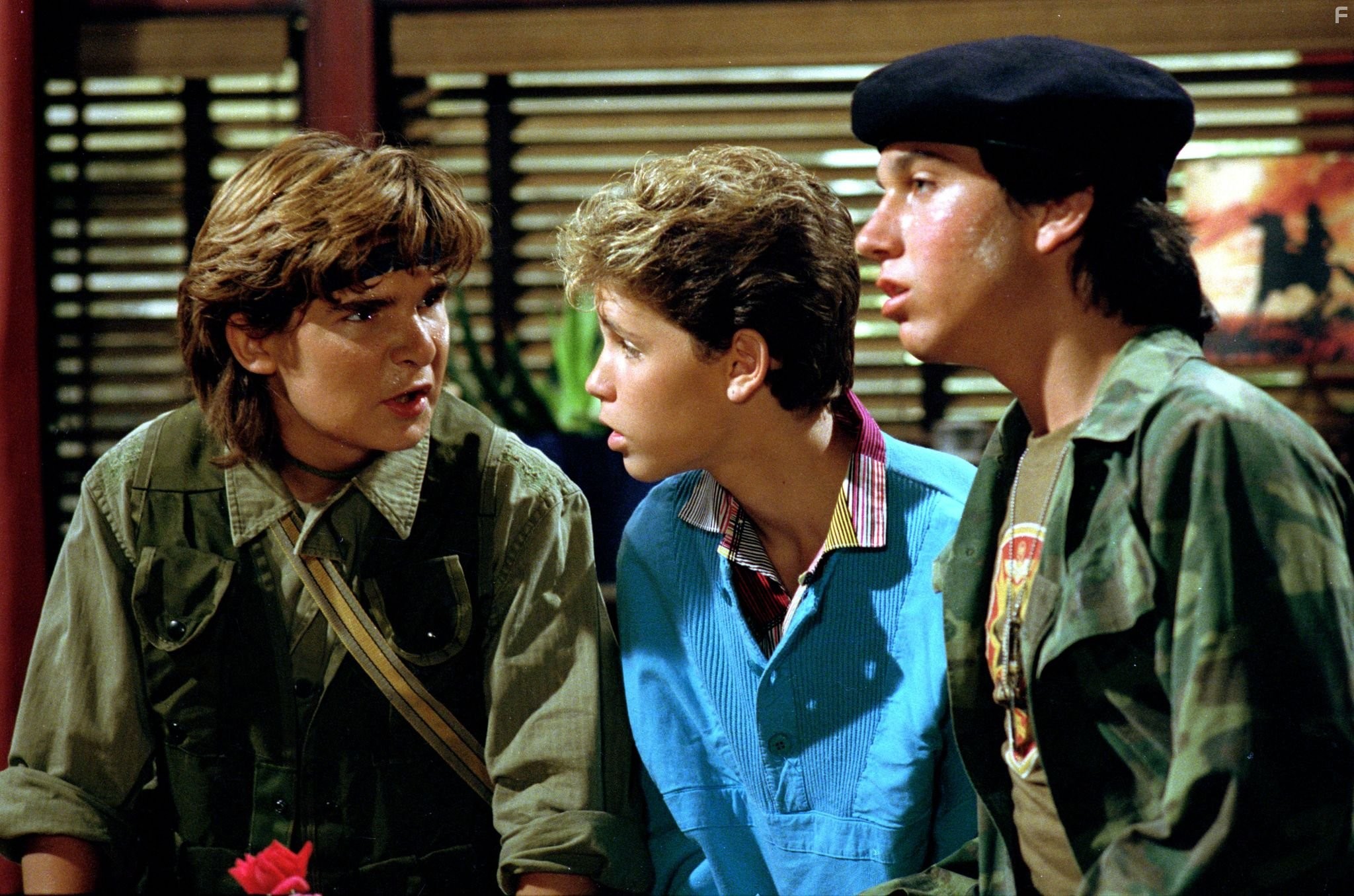Corey Feldman, Corey Haim, and Jamison Newlander in Пропащие ребята (1987)