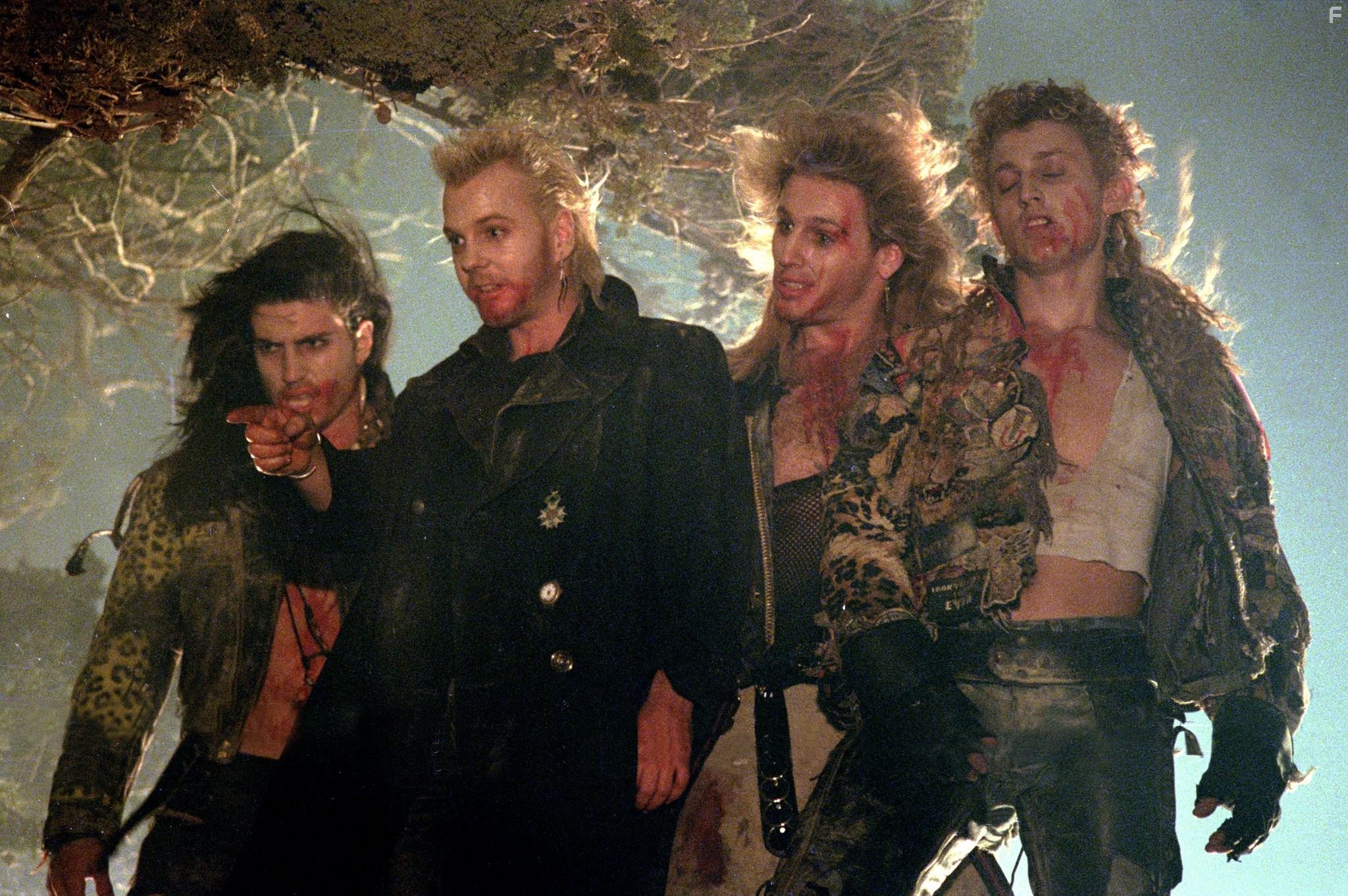 Kiefer Sutherland, Brooke McCarter, Alex Winter, and Billy Wirth in Пропащие ребята (1987)