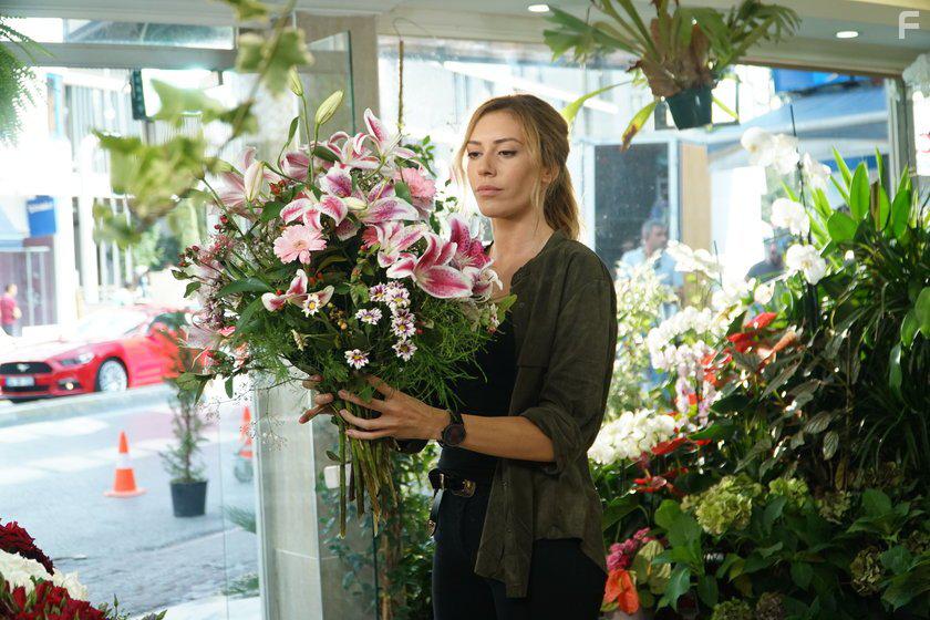 Sinem Kobal in Yz Yze (2017)