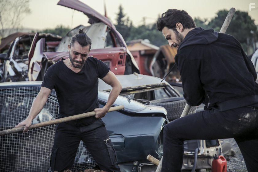 Birkan Sokullu and zgr Emre Yildirim in Yz Yze (2017)