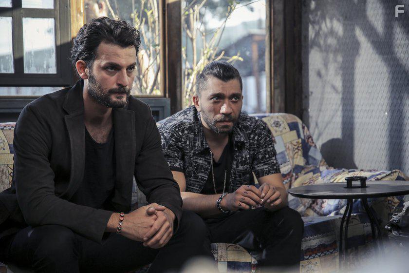 Birkan Sokullu and zgr Emre Yildirim in Yz Yze (2017)