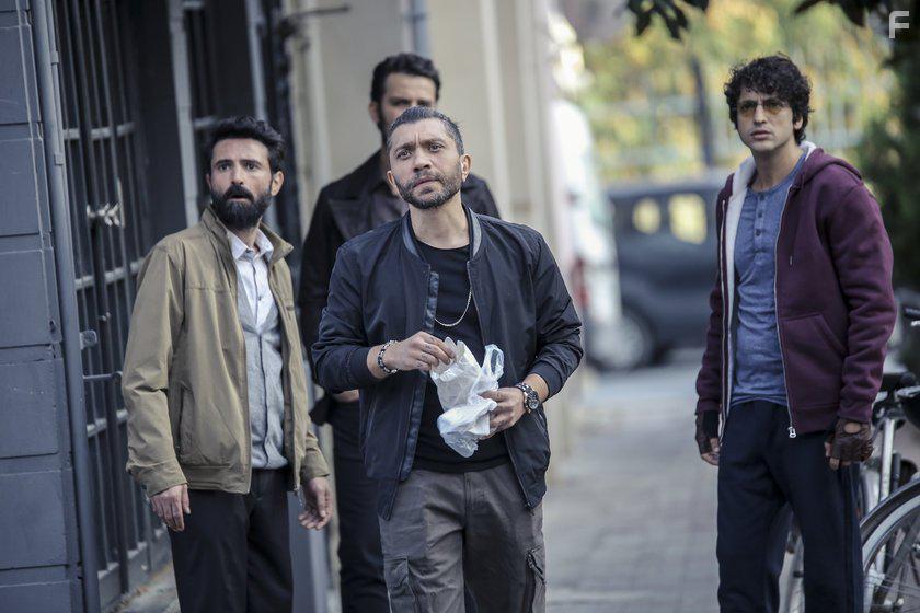 Birkan Sokullu, Taner lmez, zgr Emre Yildirim, and Muhammet akir in Yz Yze (2017)