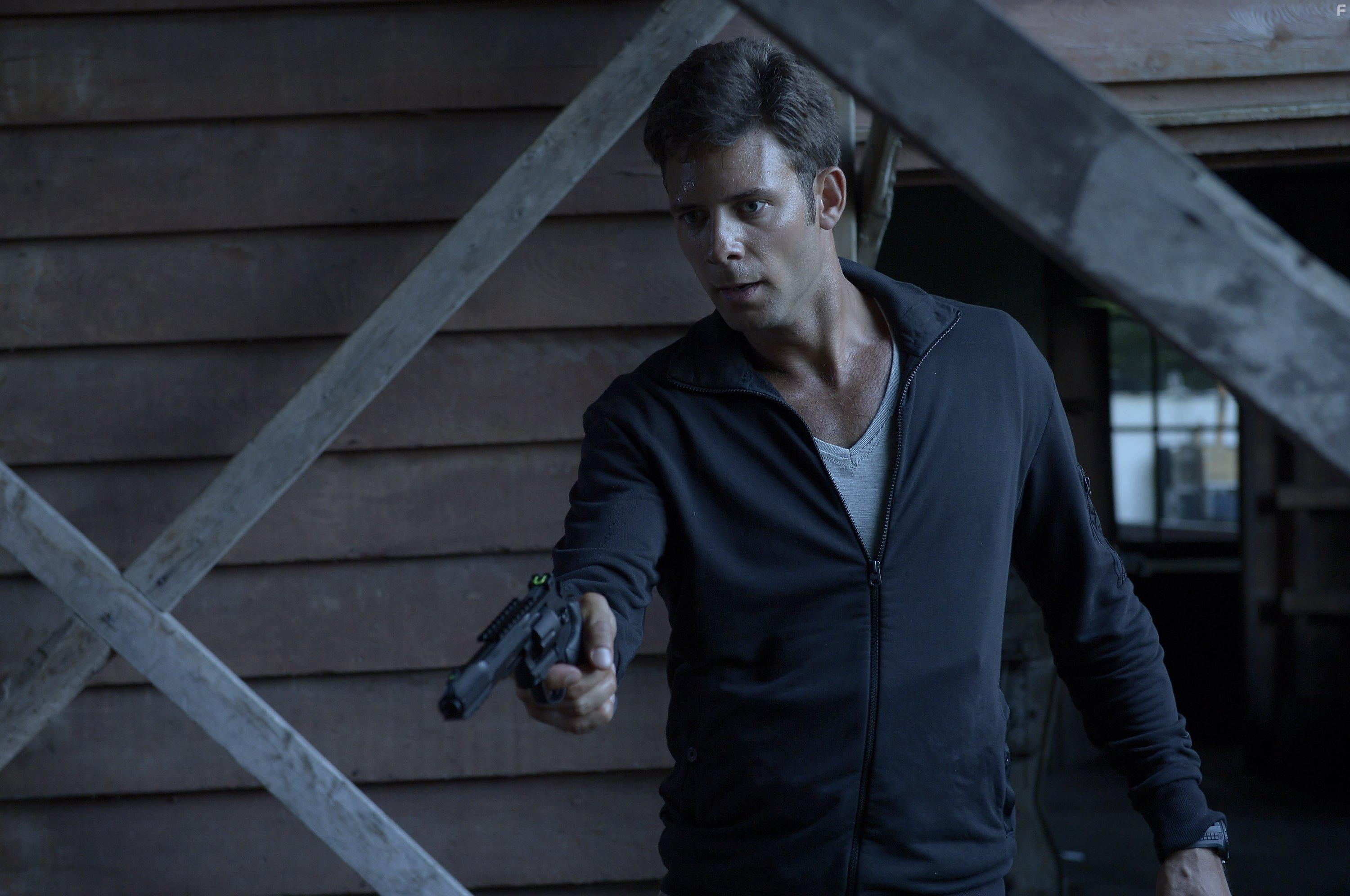 Steve Lund in Crossfire (2016)