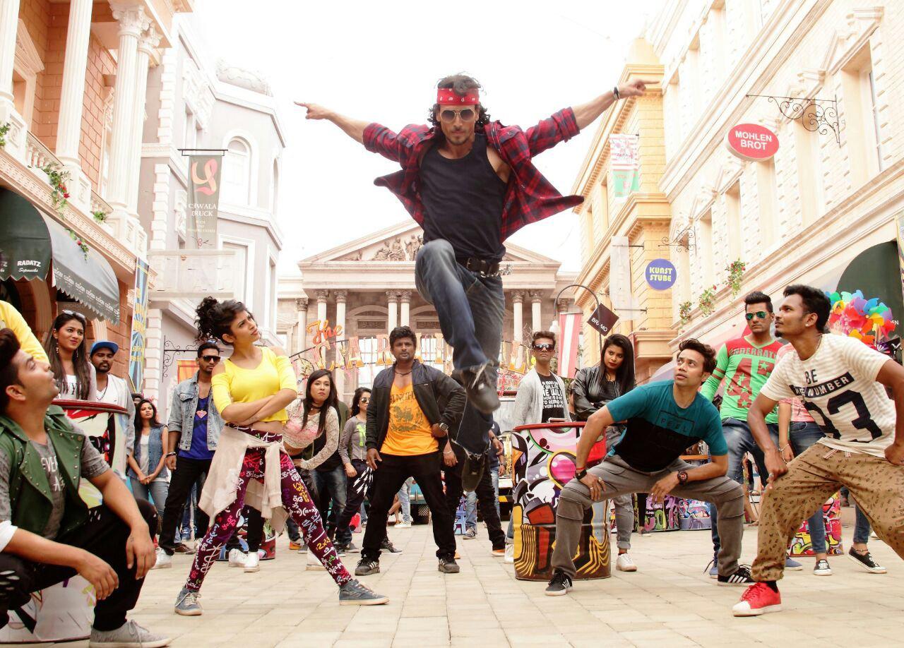 Tiger Shroff in Munna Michael (2017)