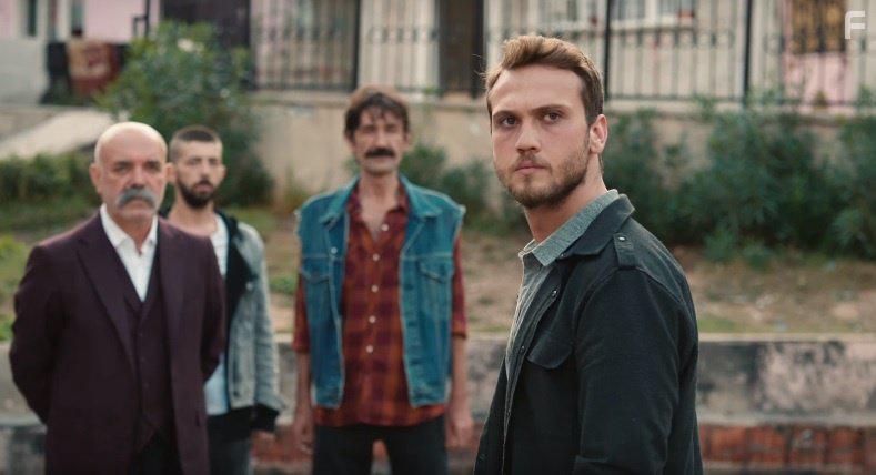 Ercan Kesal, Aras Bulut Iynemli, and Nebil Sayin in ukur (2017)