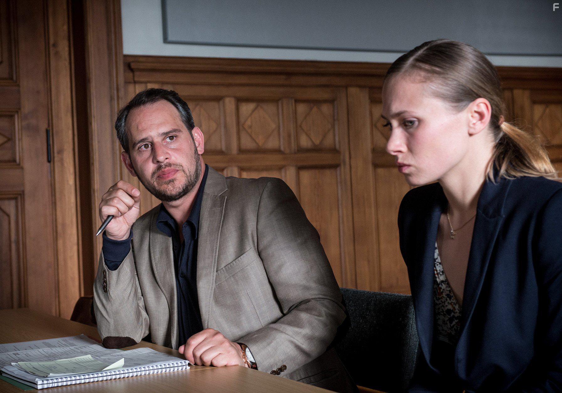 Moritz Bleibtreu and Alina Levshin in Schuld (2015)