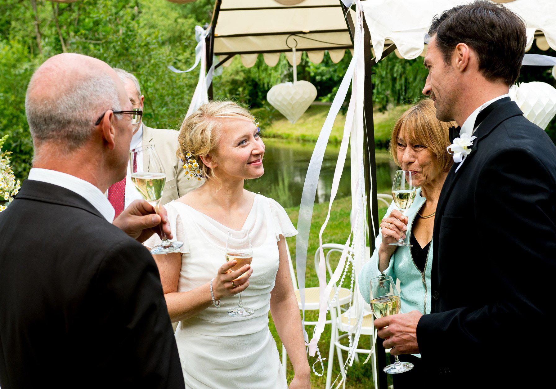 Benjamin Sadler, Anna Maria Mhe, and Gitta Schweighfer in Schuld (2015)