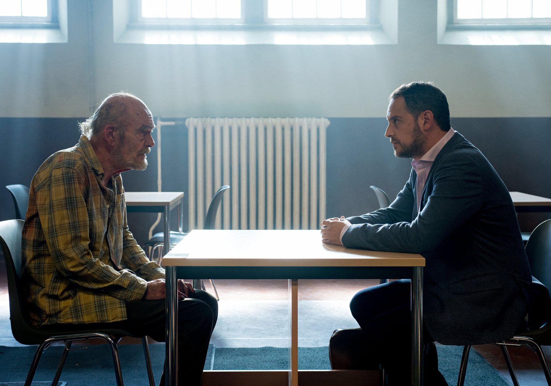 Moritz Bleibtreu and Hans-Michael Rehberg in Schuld (2015)