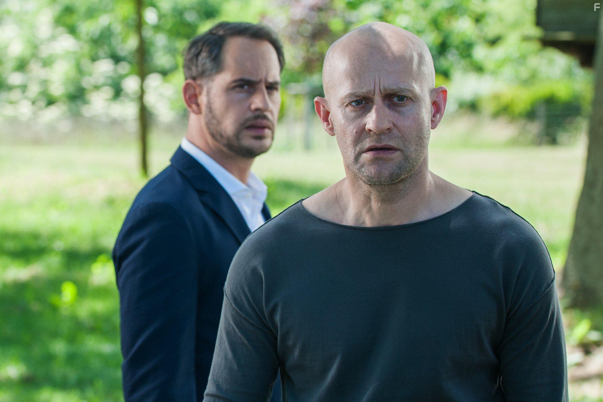 Moritz Bleibtreu and Jrgen Vogel in Schuld (2015)