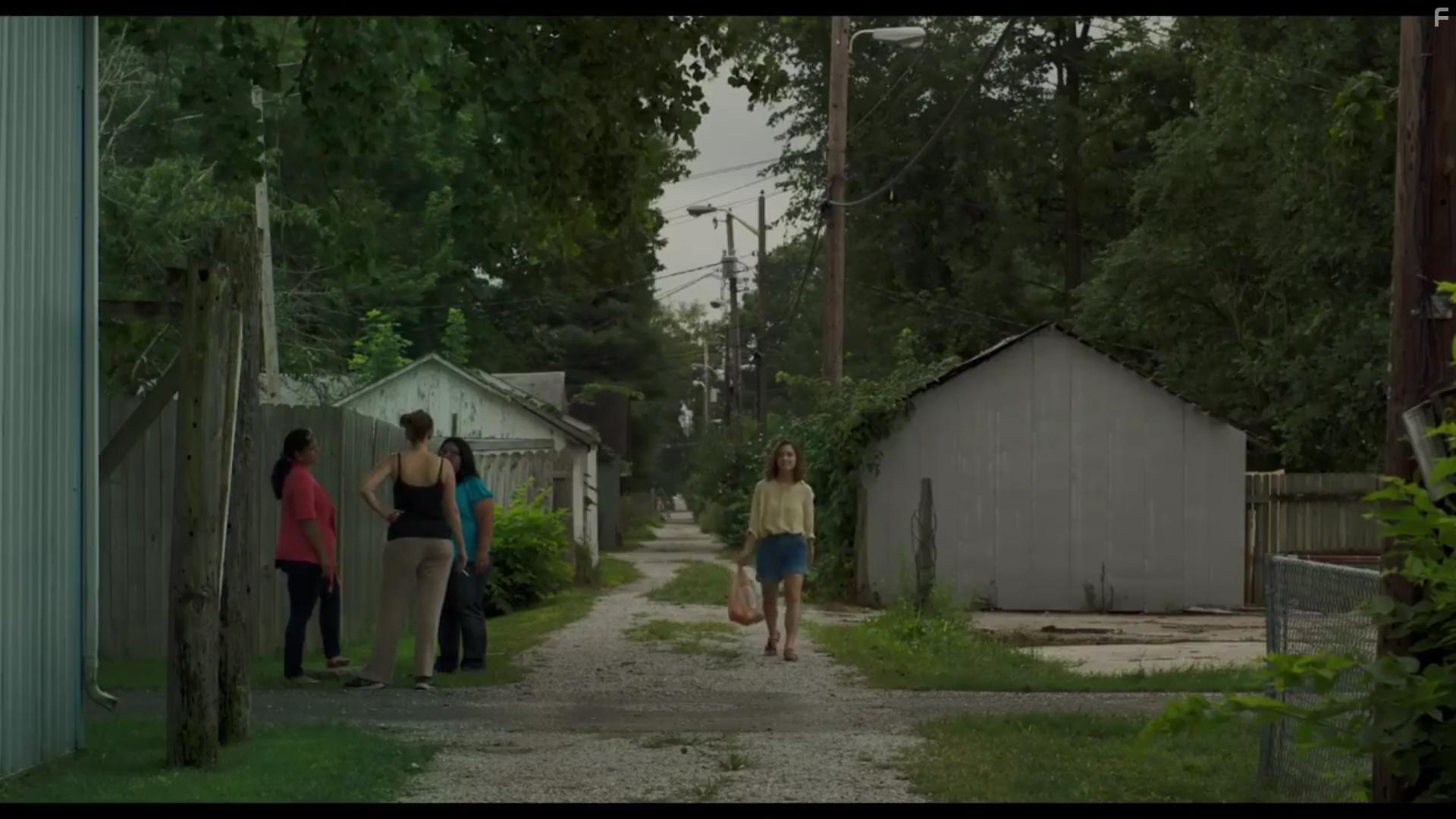 Haley Lu Richardson in Columbus (2017)