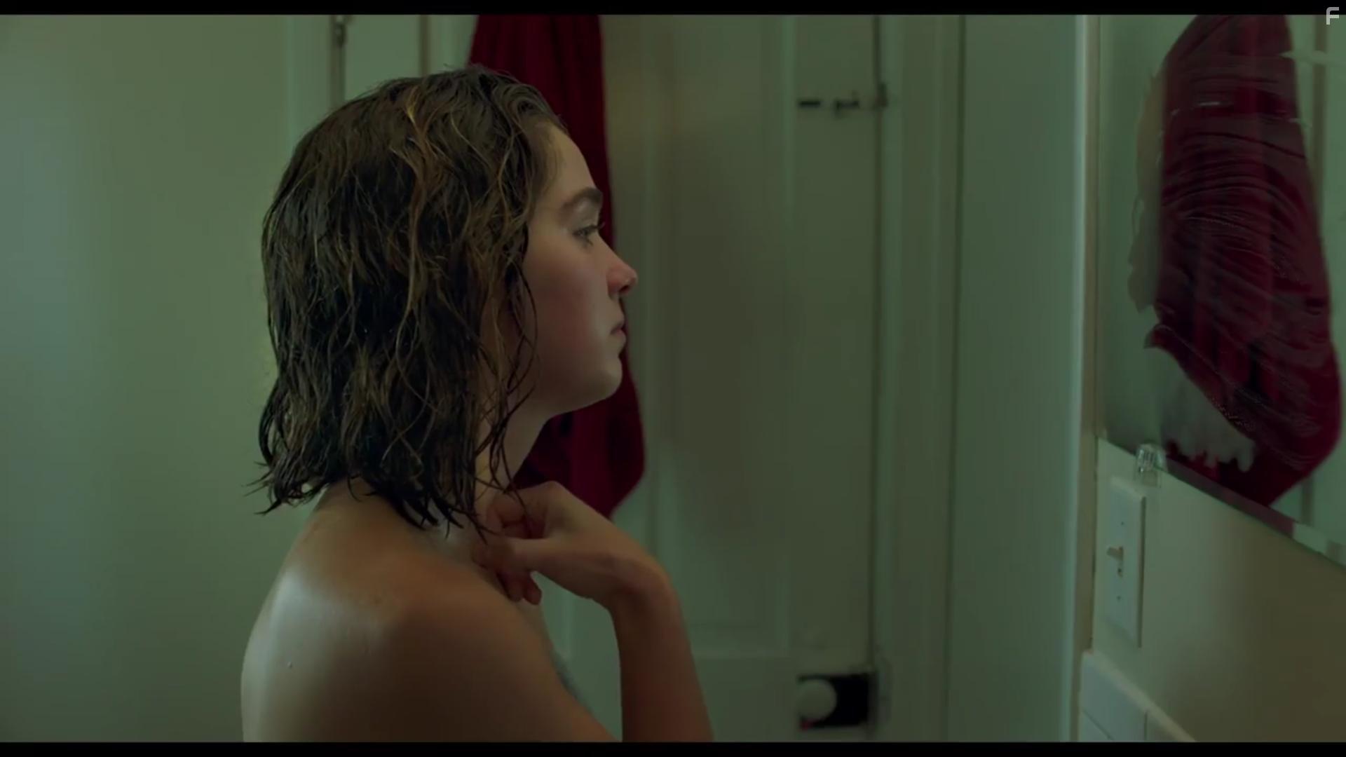 Haley Lu Richardson in Columbus (2017)