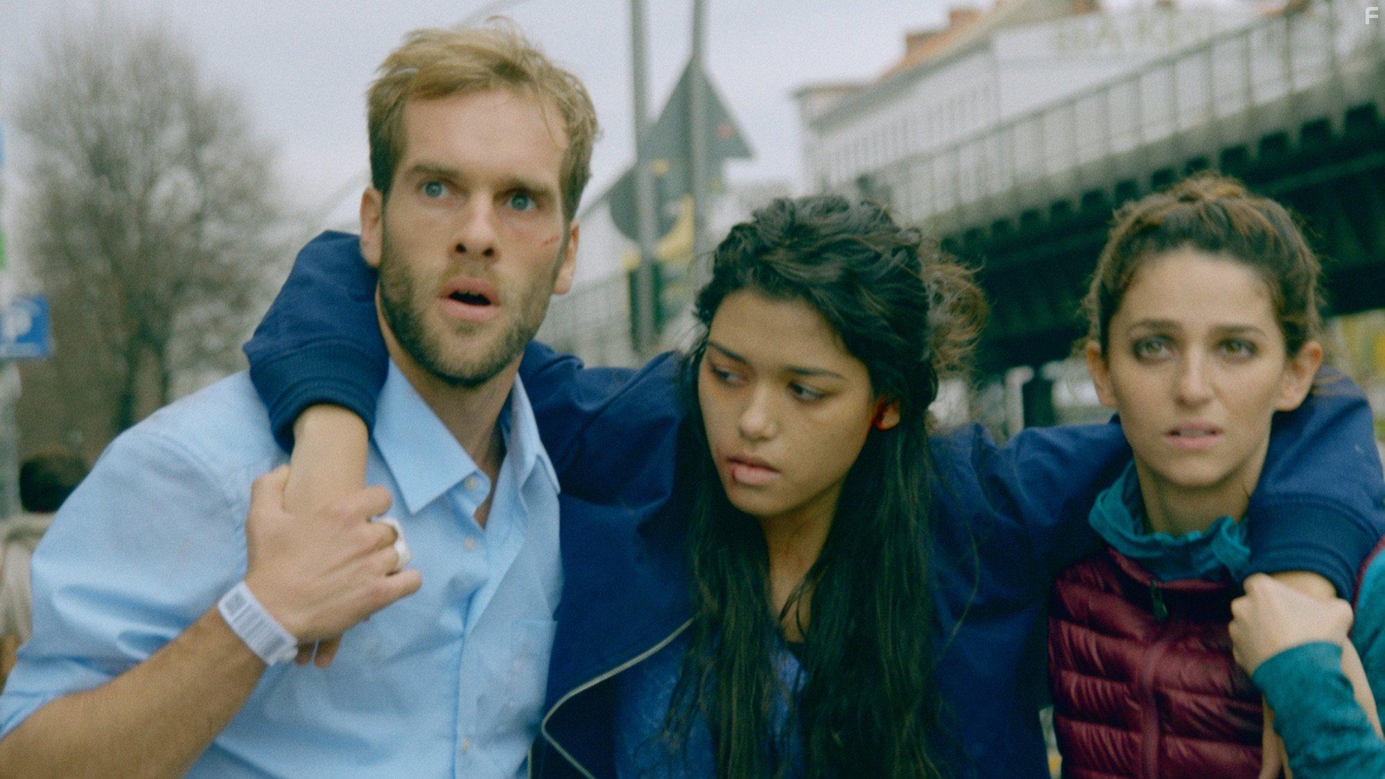 Mathis Landwehr, Franziska Beck, and Denise Ankel in Immigration Game (2017)