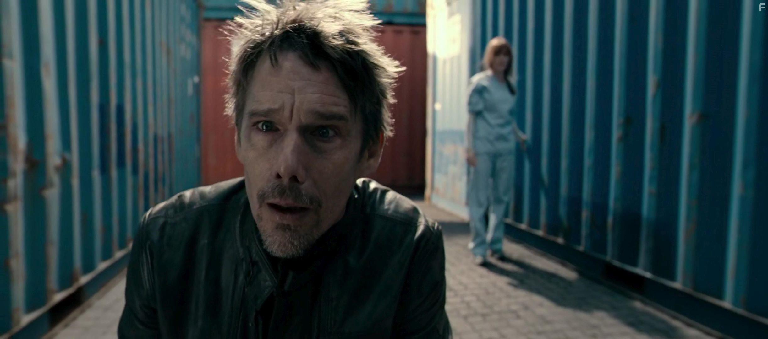 Ethan Hawke and Nathalie Boltt in 24 Hours to Live (2017)