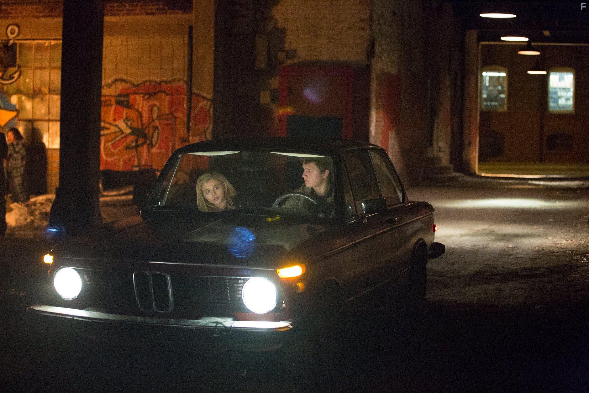 Chlo Grace Moretz and Ansel Elgort in November Criminals (2017)
