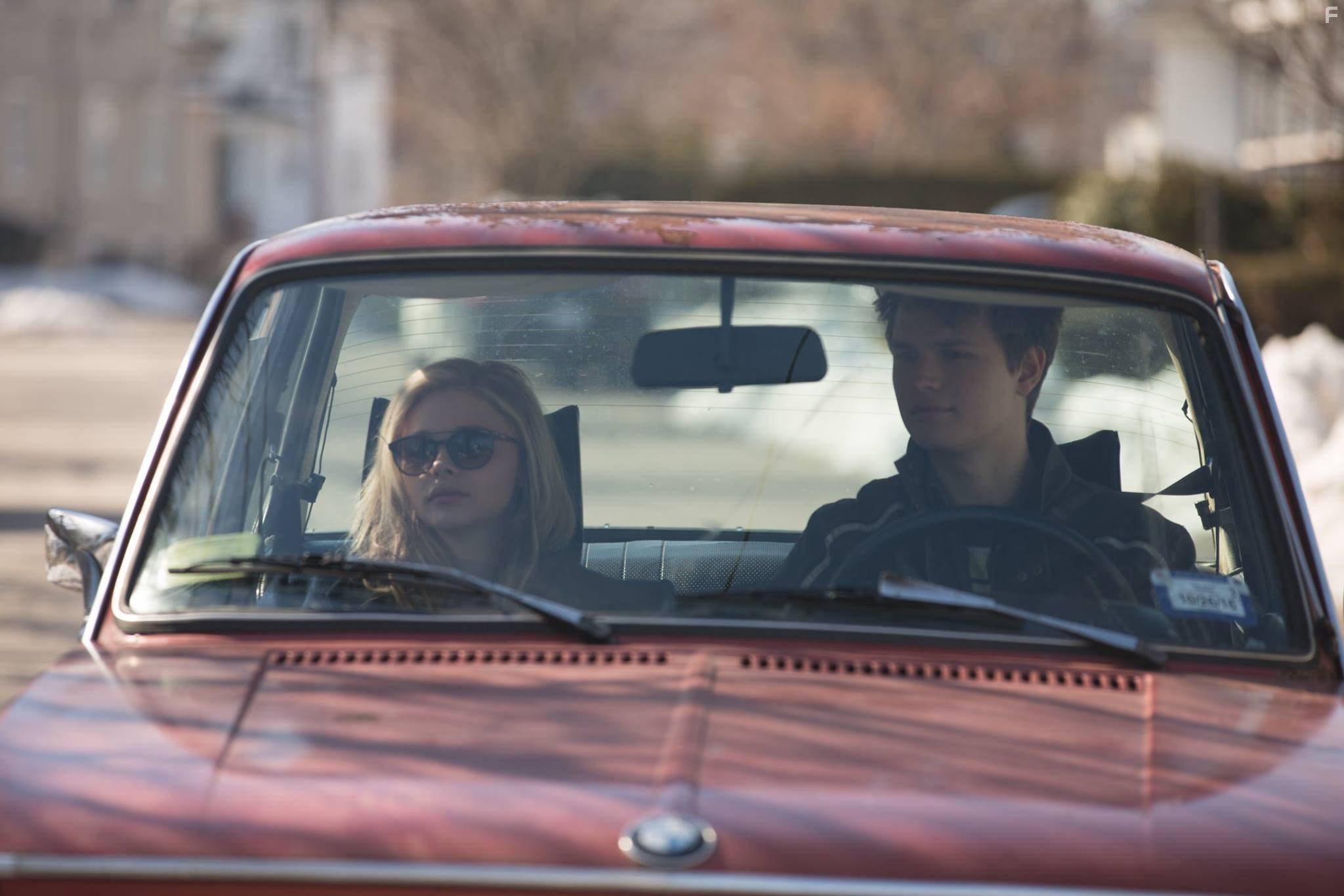 Chlo Grace Moretz and Ansel Elgort in November Criminals (2017)