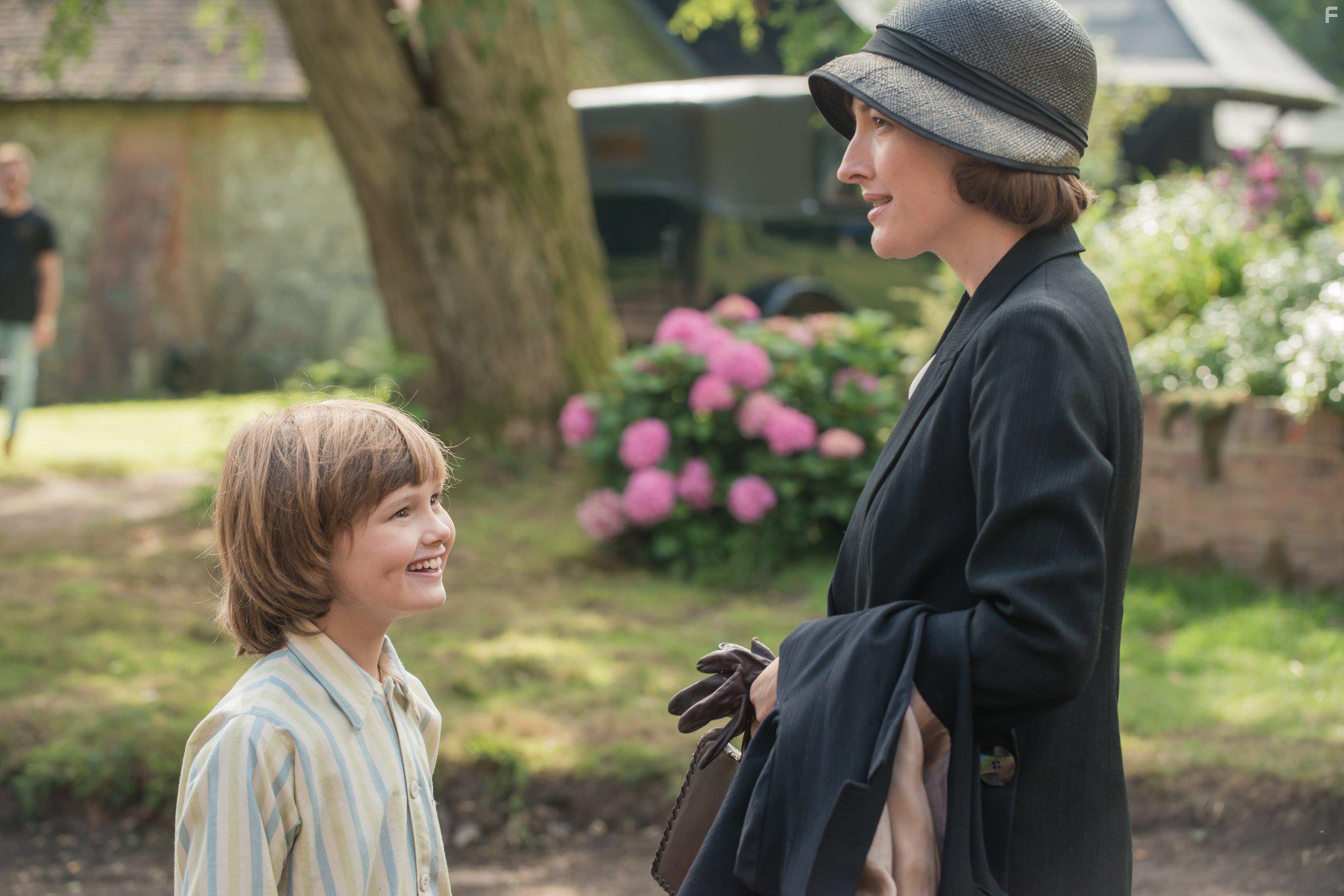 Kelly Macdonald and Will Tilston in Goodbye Christopher Robin (2017)