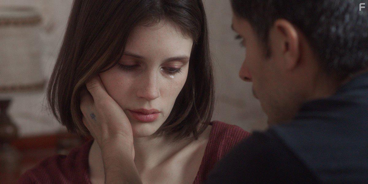 Gael Garca Bernal and Marine Vacth in Si tu voyais son coeur (2017)