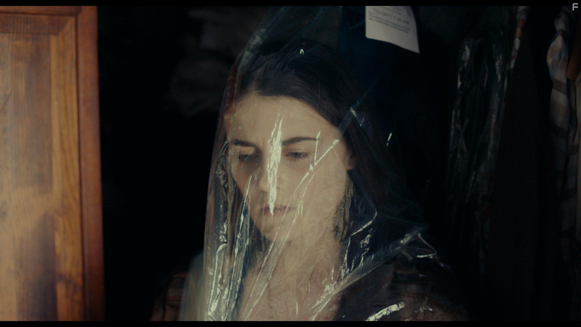 Sophie Reid in Barracuda (2017)