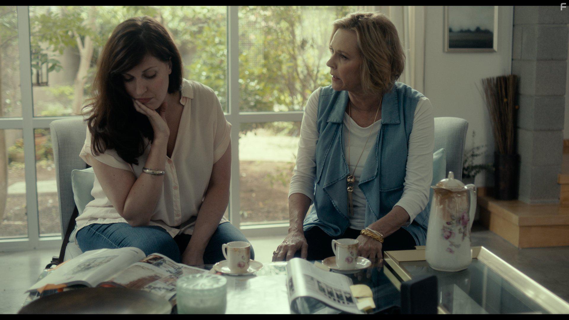 JoBeth Williams and Allison Tolman in Barracuda (2017)