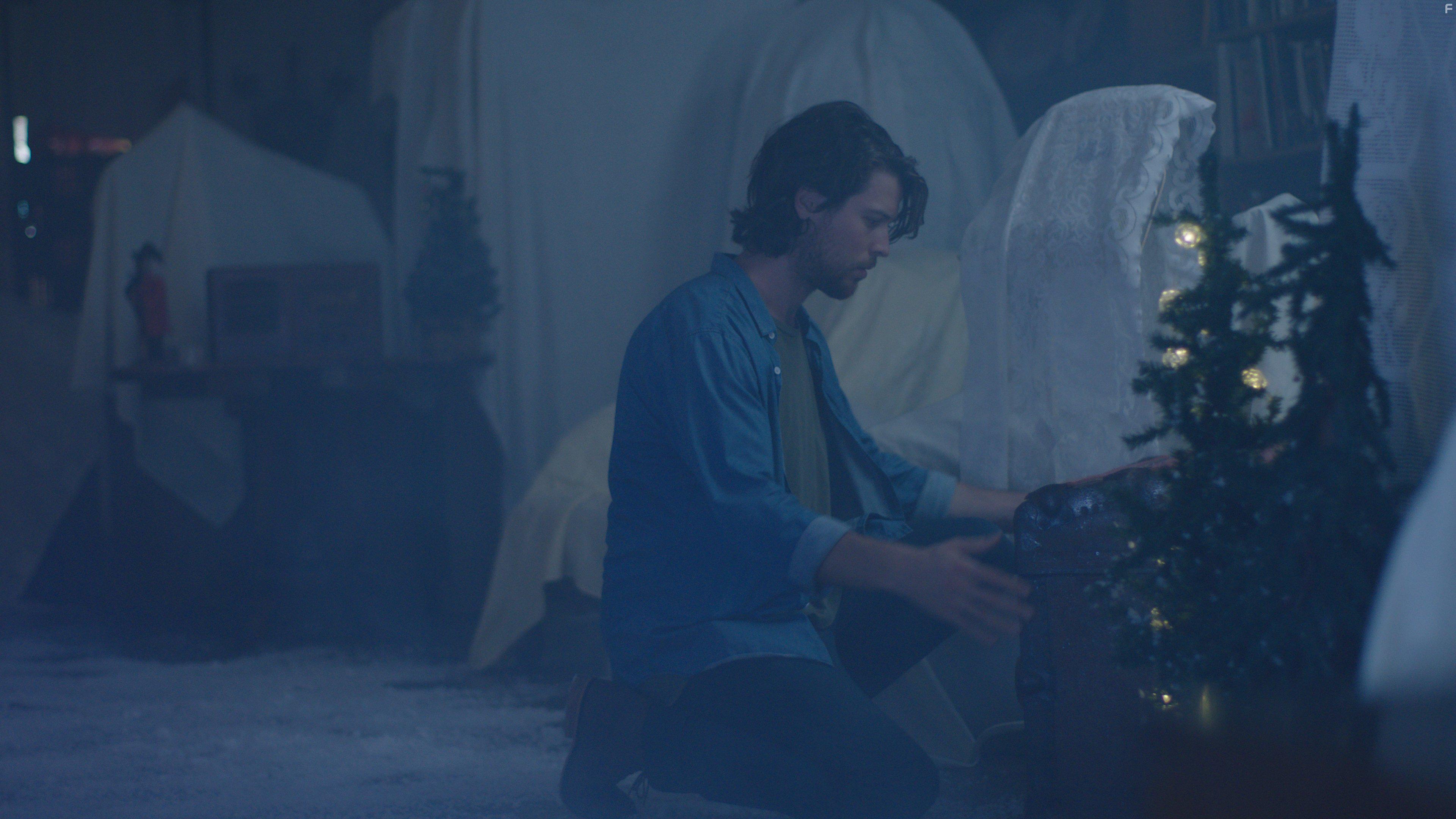 Gabriel Miller, Justin Price, and Khu in The Elf (2017)