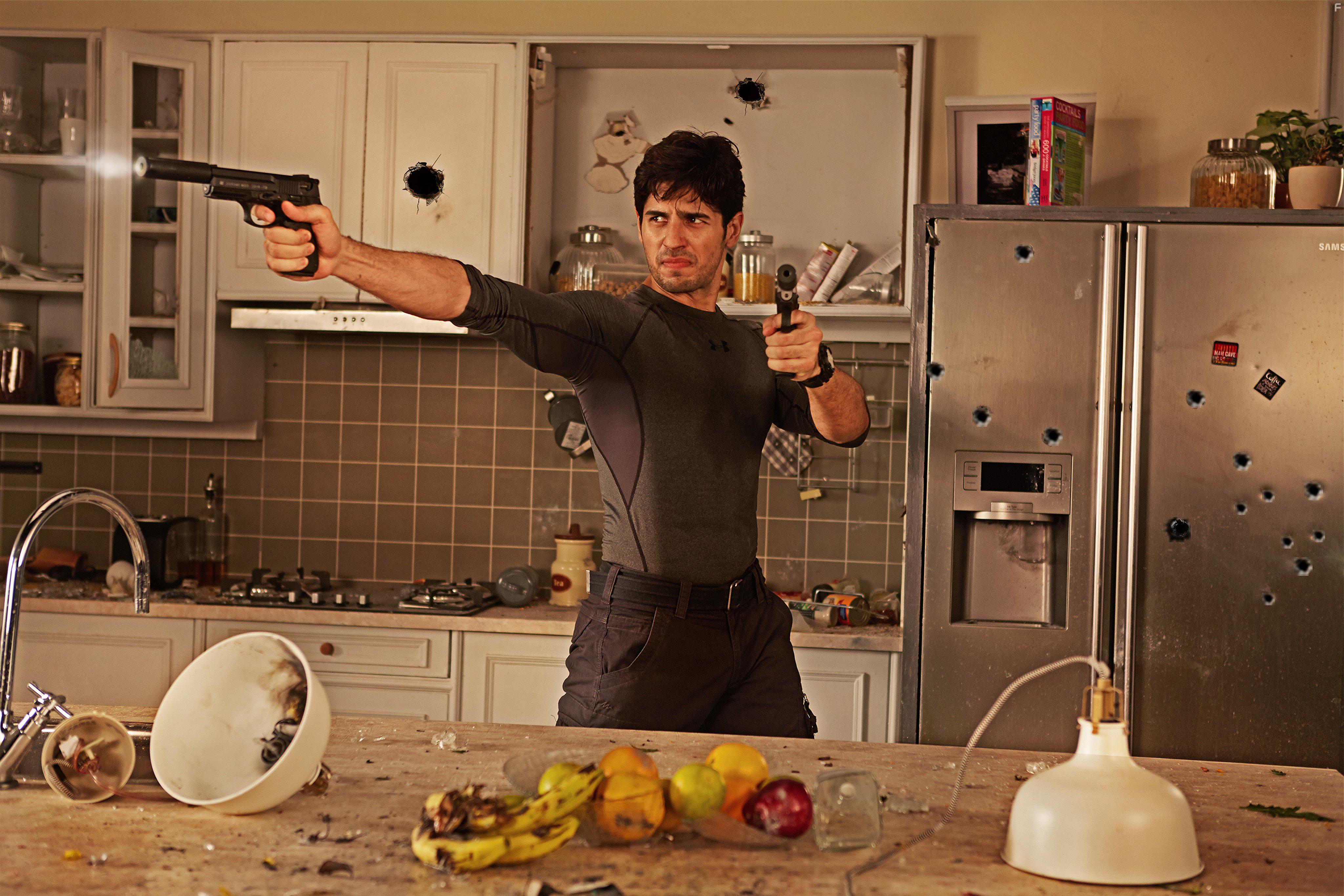 Sidharth Malhotra in A Gentleman (2017)