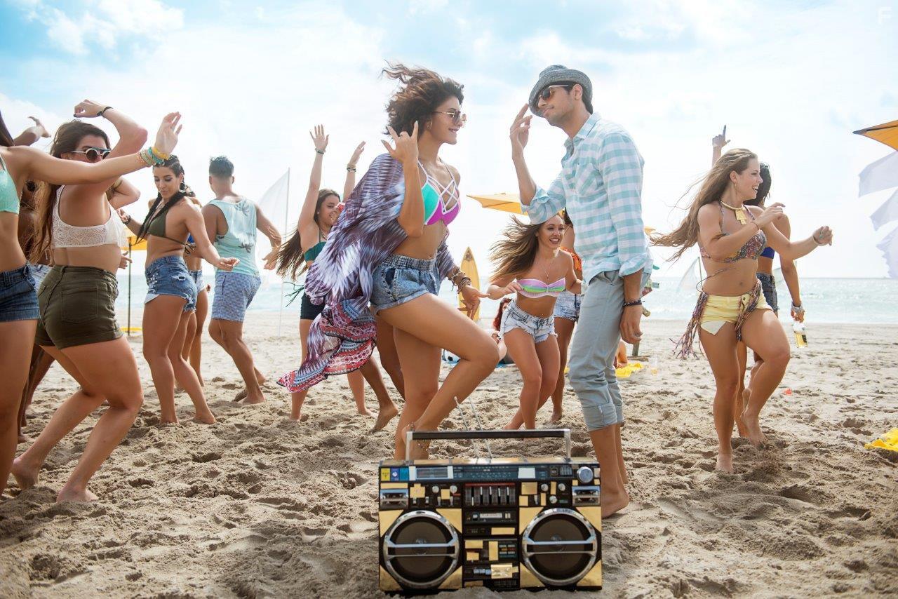 Jacqueline Fernandez in A Gentleman (2017)