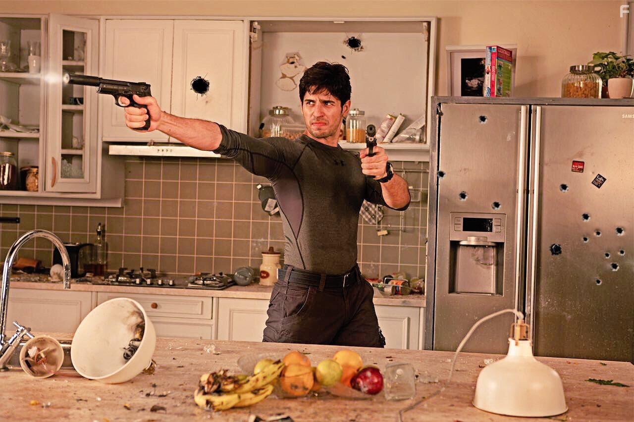 Sidharth Malhotra in A Gentleman (2017)