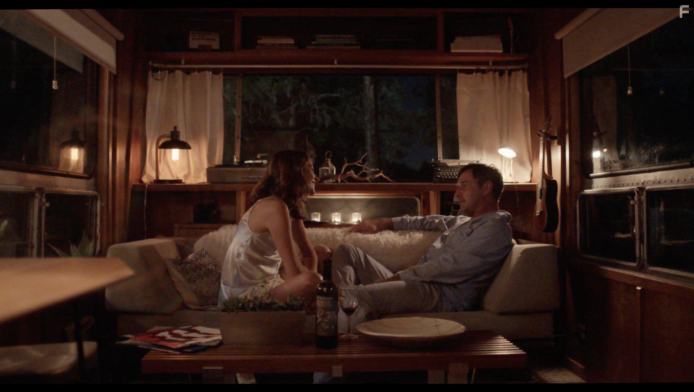 David Arquette and Amy Acker in Amanda & Jack Go Glamping (2017)