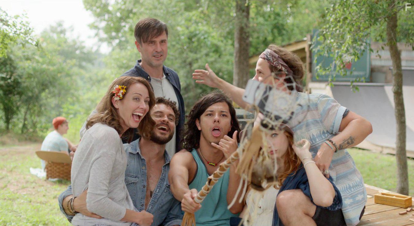 David Arquette, Amy Acker, Adan Canto, Nicole Elliott, and Gustavo Gomez in Amanda & Jack Go Glamping (2017)