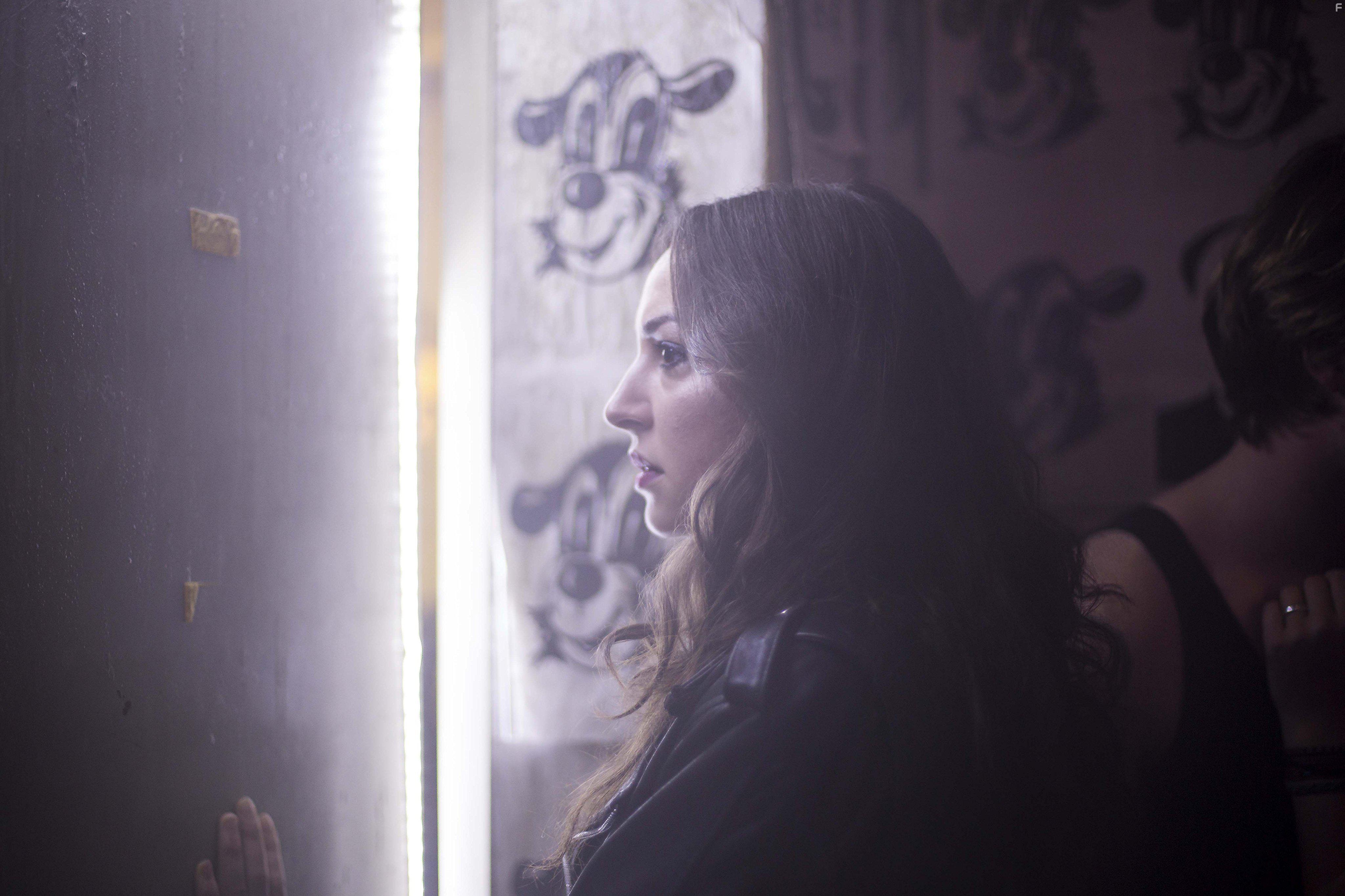 Lucie Aron in Replace (2017)