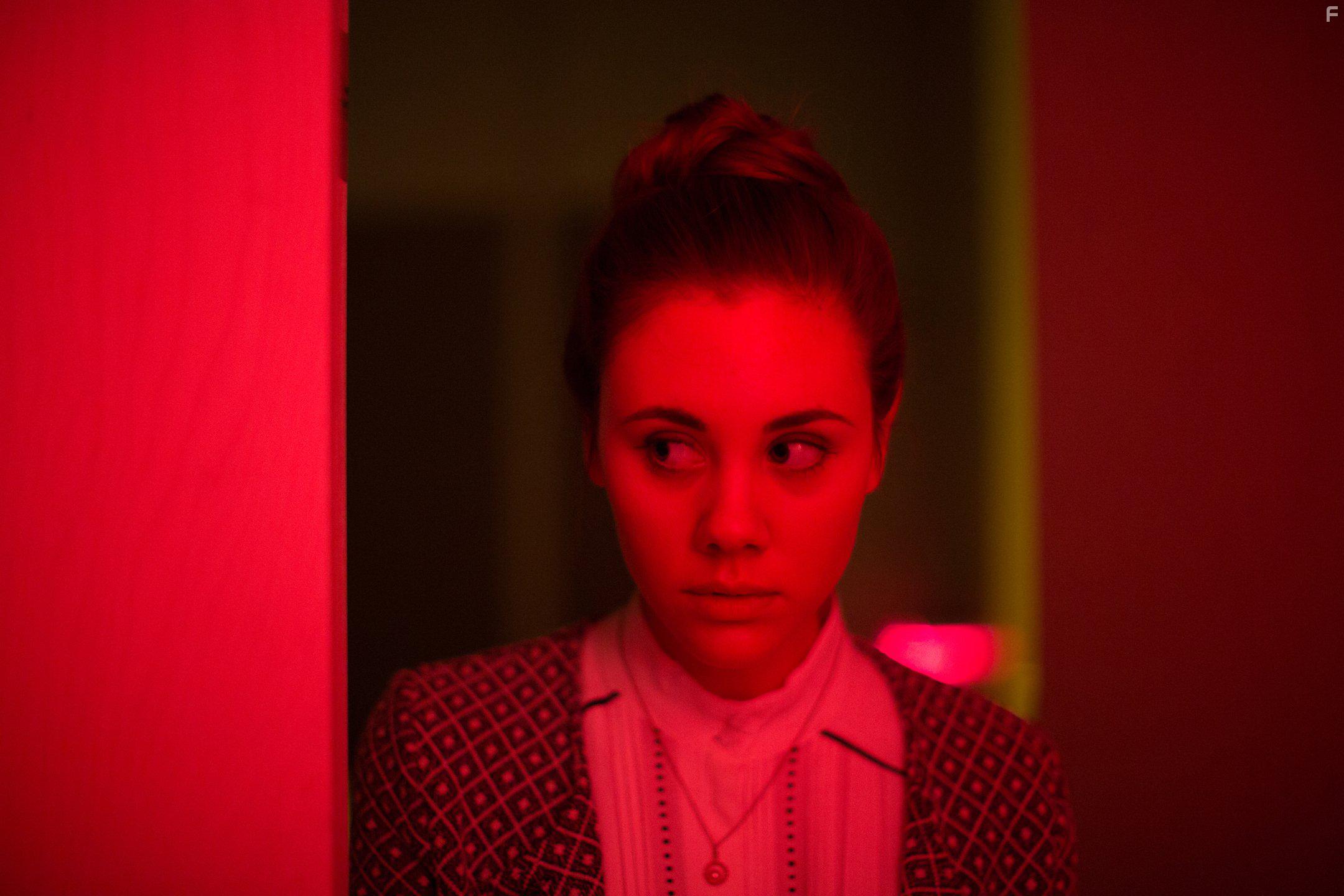 Rebecca Forsythe in Replace (2017)