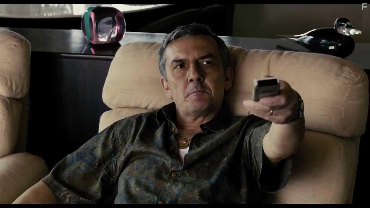 Antonio Alveario in La mafia uccide solo d'estate (2013)