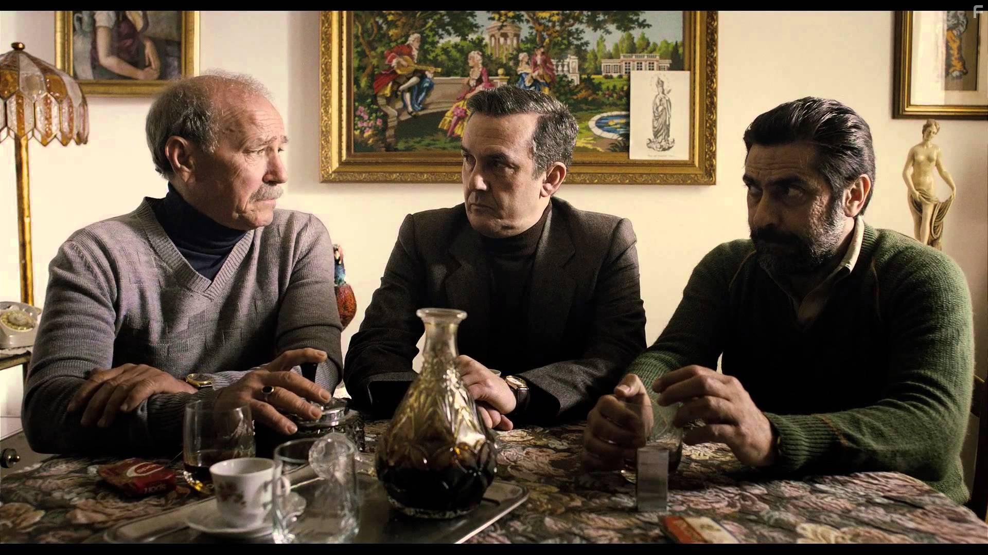 Antonio Alveario in La mafia uccide solo d'estate (2013)