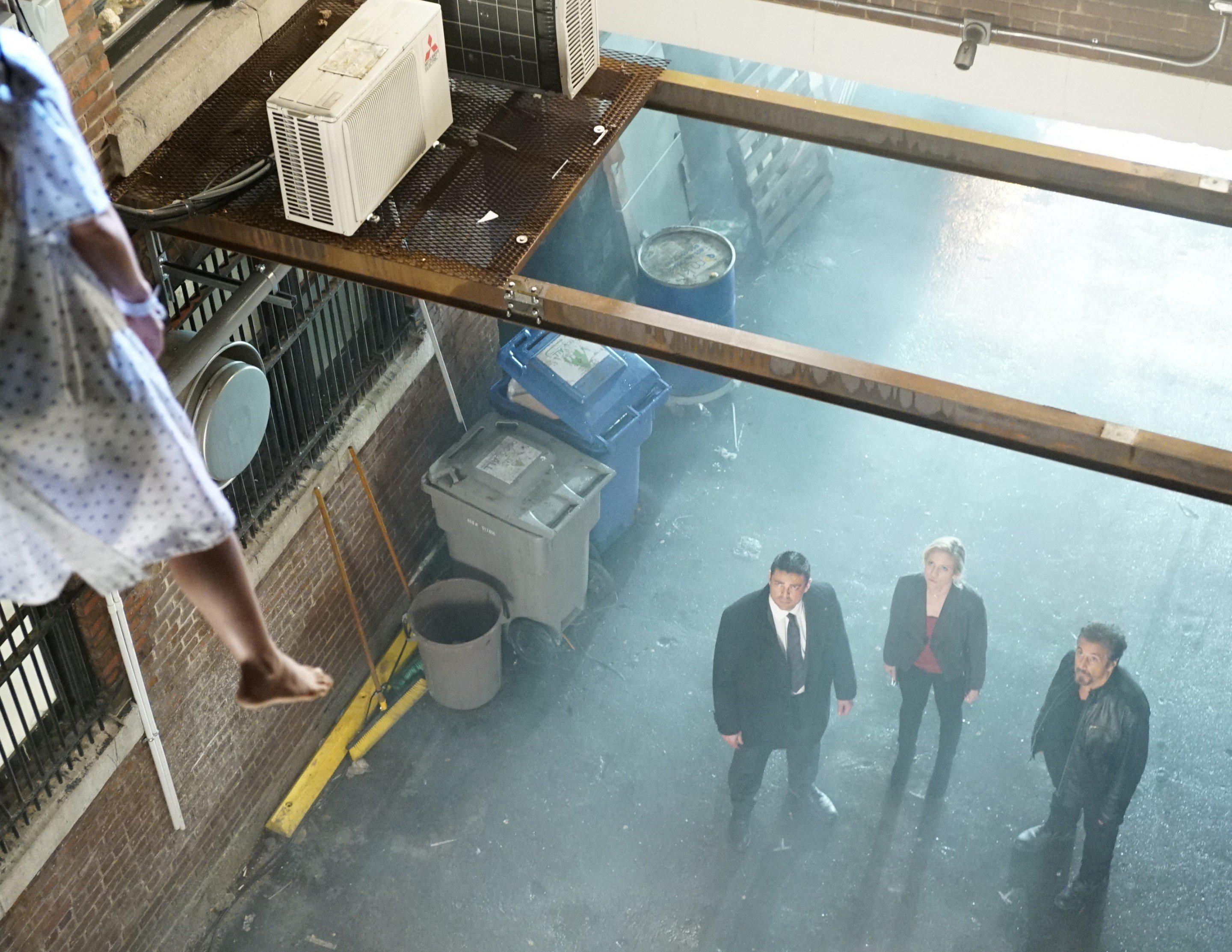 Al Pacino, Brittany Snow, and Karl Urban in Hangman (2017)