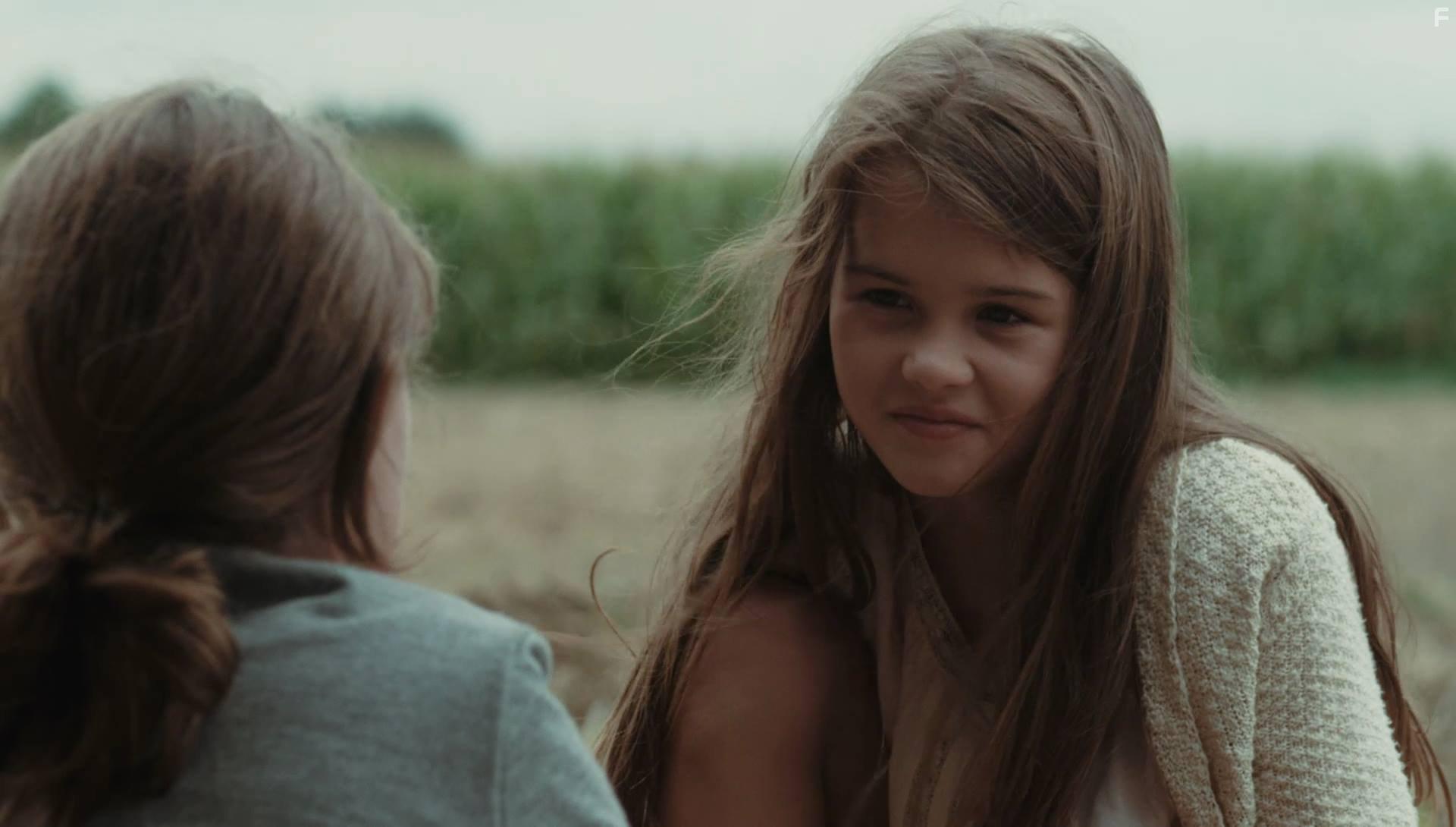 Emylie Buxin in Ennemi public (2016)