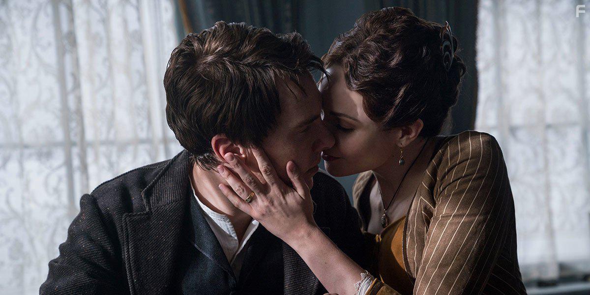 Benedict Cumberbatch and Tuppence Middleton in The Current War (2017)