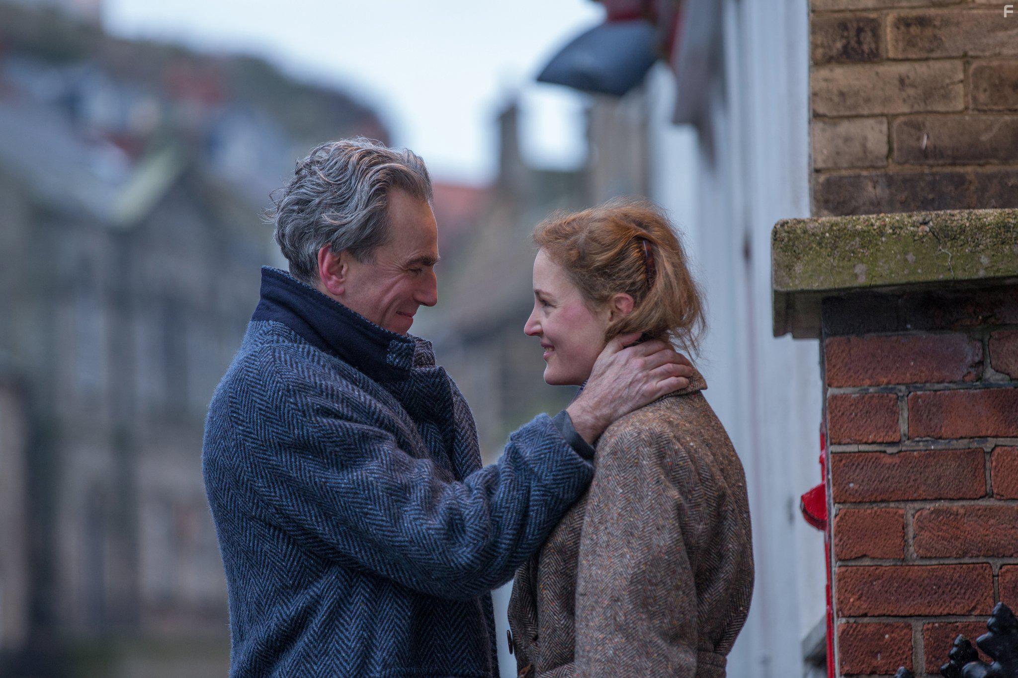 Daniel Day-Lewis and Vicky Krieps in Phantom Thread (2017)