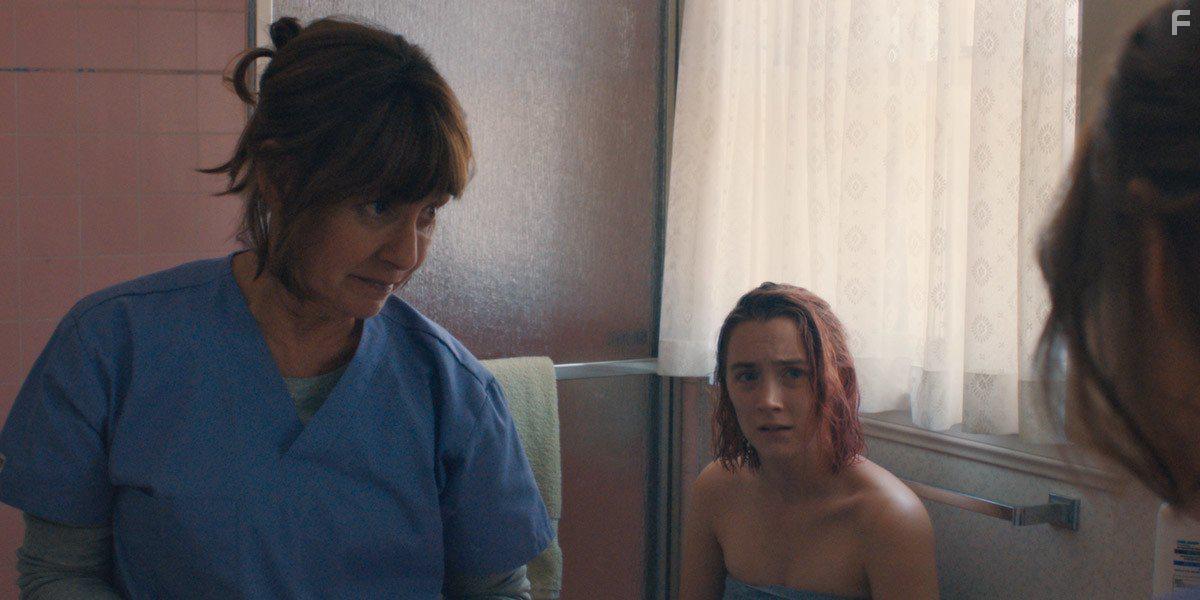 Laurie Metcalf and Saoirse Ronan in Lady Bird (2017)