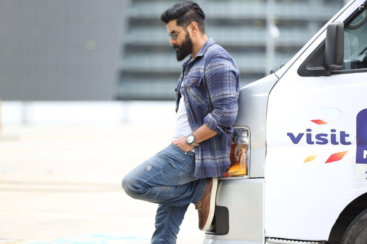 Vikram in Iru Mugan (2016)