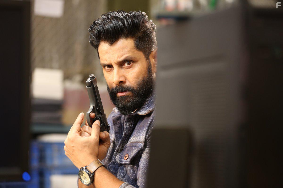 Iru Mugan (2016)