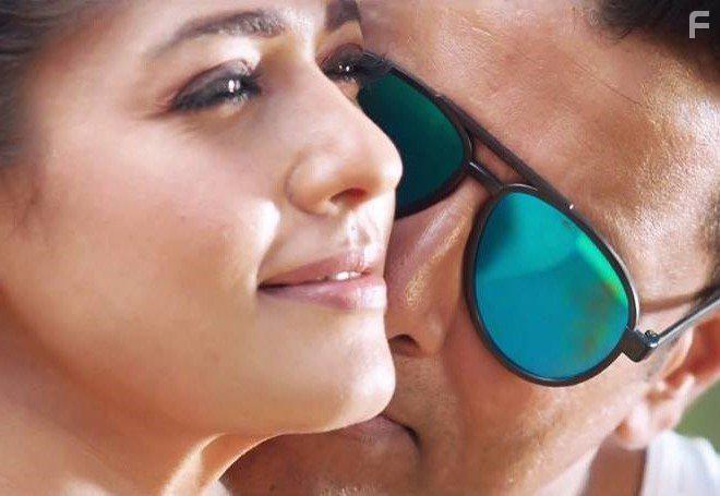 Vikram and Nayanthara in Iru Mugan (2016)