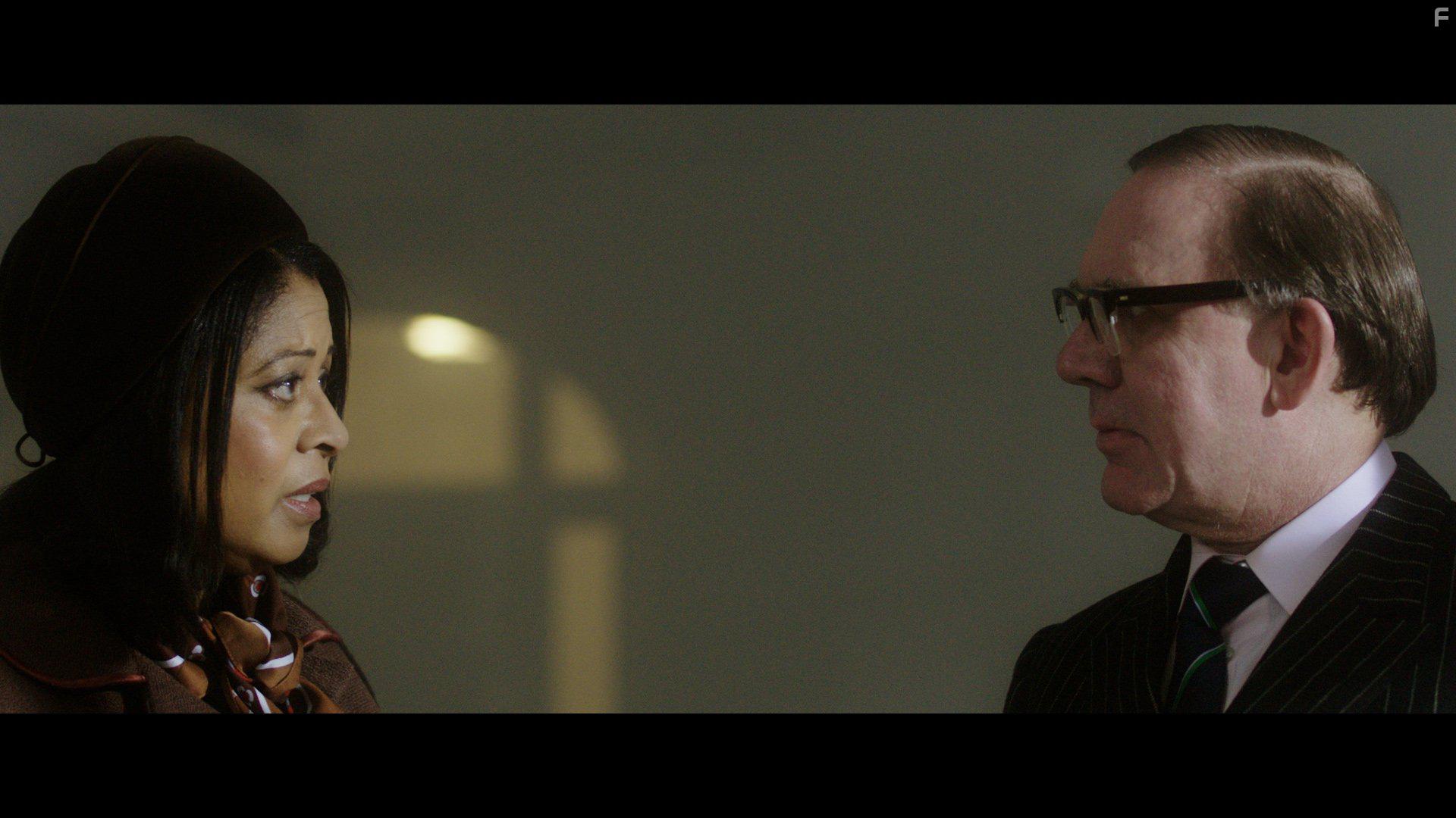 David Bamber and Linda Hargreaves in Mad to Be Normal (2017)