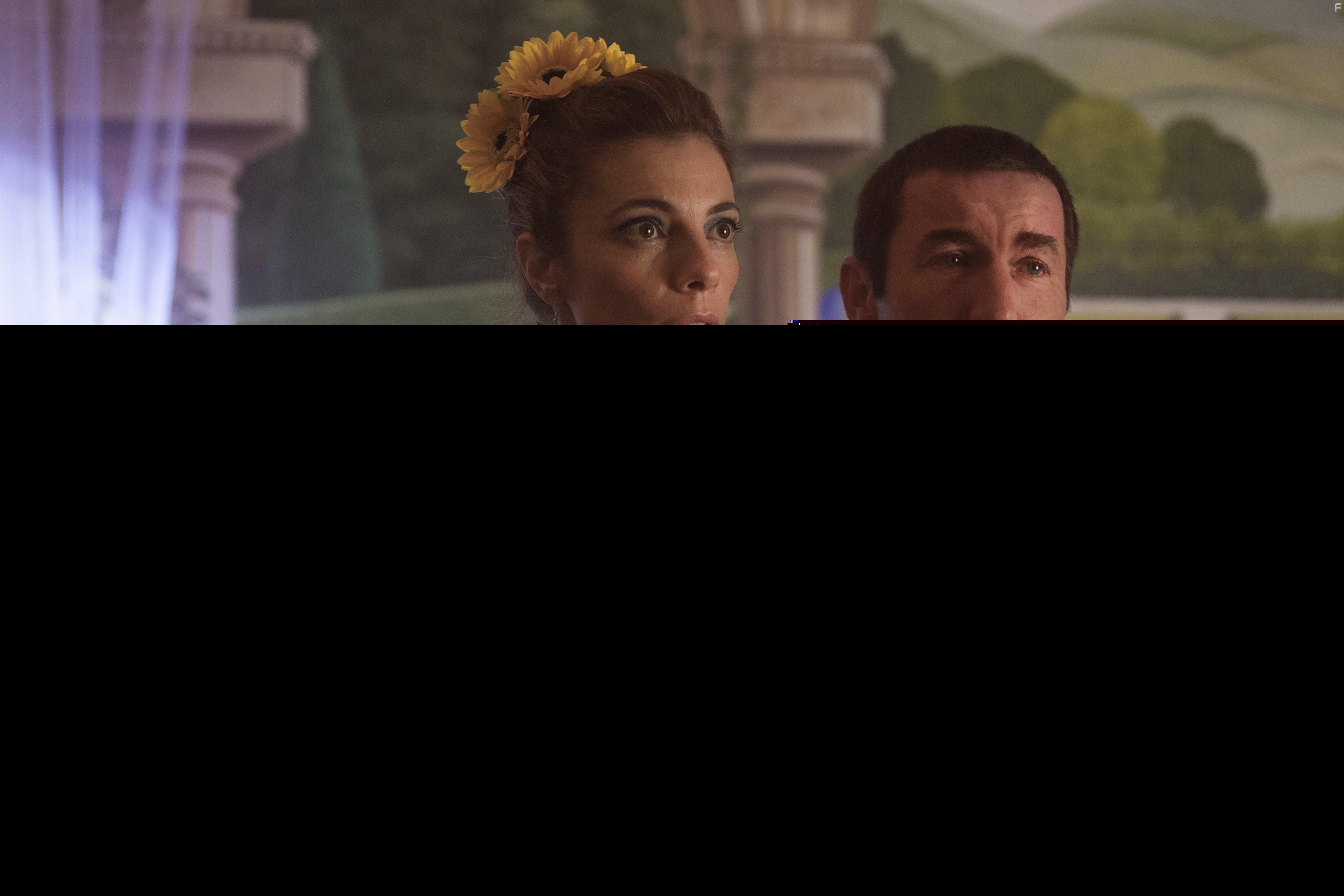 Antonio de la Torre and Maribel Verd in Abracadabra (2017)