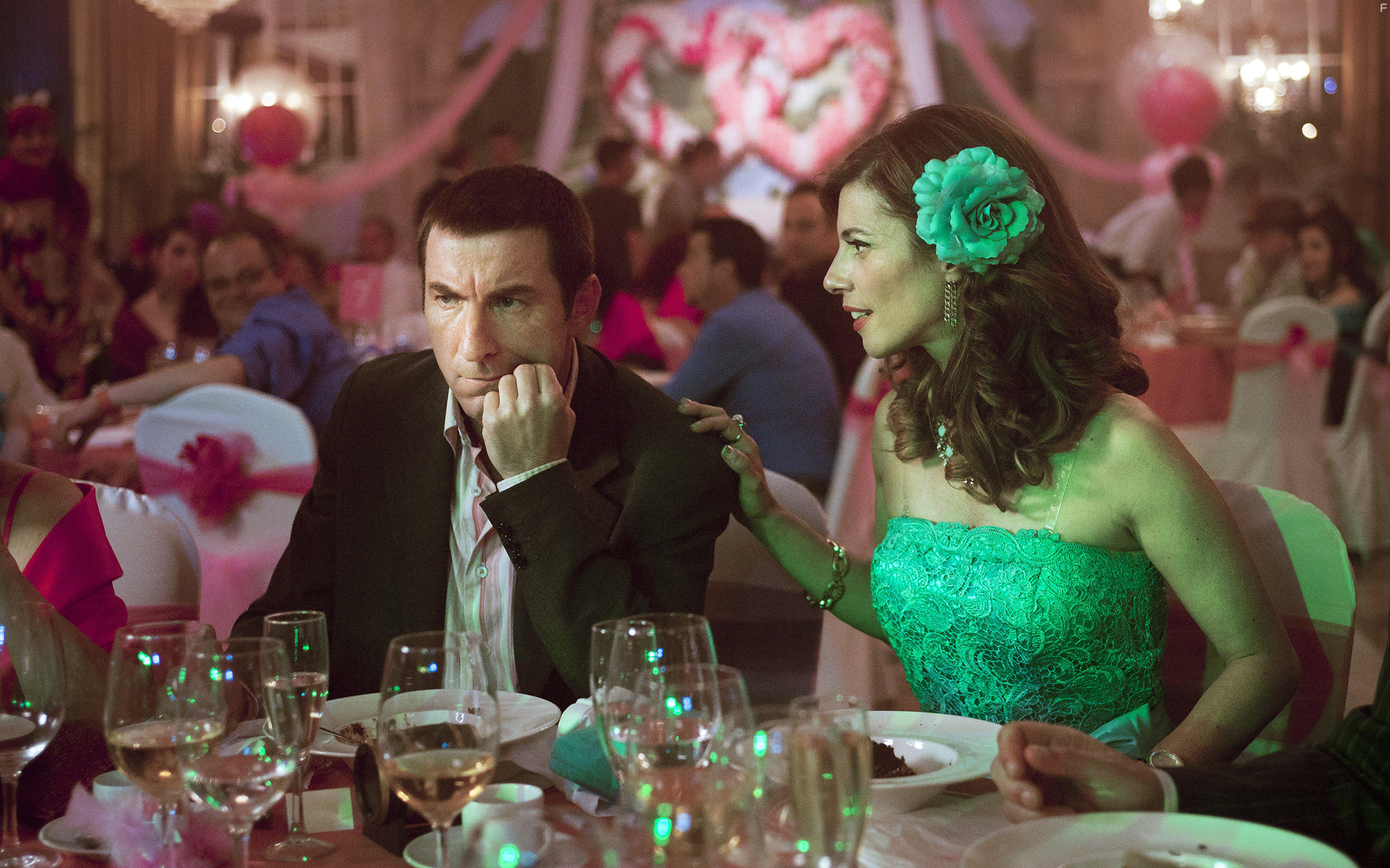 Antonio de la Torre and Maribel Verd in Abracadabra (2017)