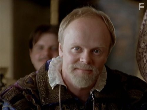 Robert Pugh in Королева-девственница (2005)