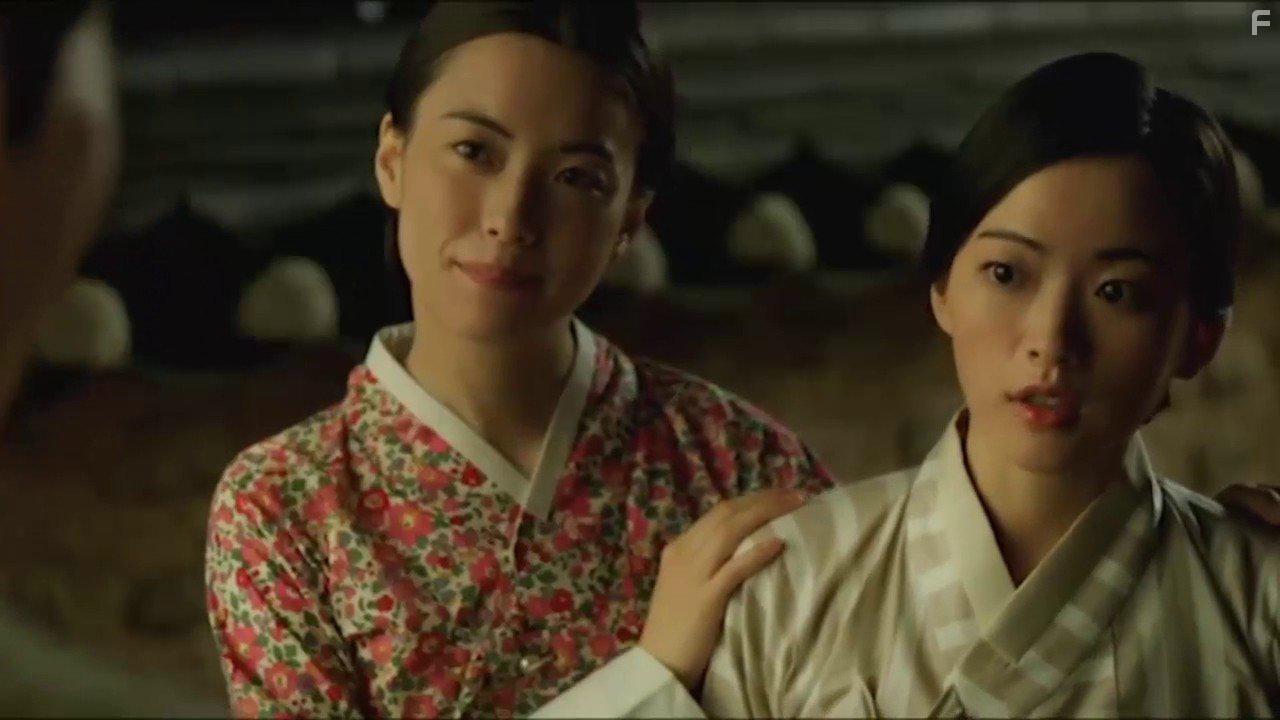Hyo-ju Han and Woo-hee Chun in Haeuhhwa (2016)