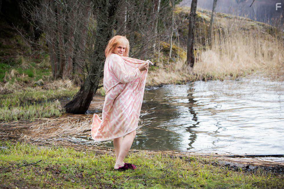 Johan Rheborg in Morran & Tobias - Som en sknk frn ovan (2016)