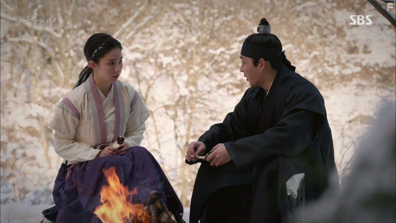 Se-Kyung Shin and Ah-in Yoo in Yungnyong-i Nareusya (2015)